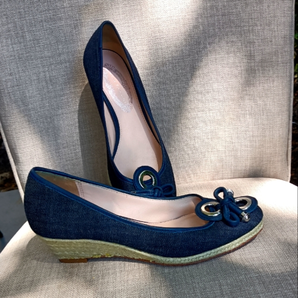 Wedge heeled shoes